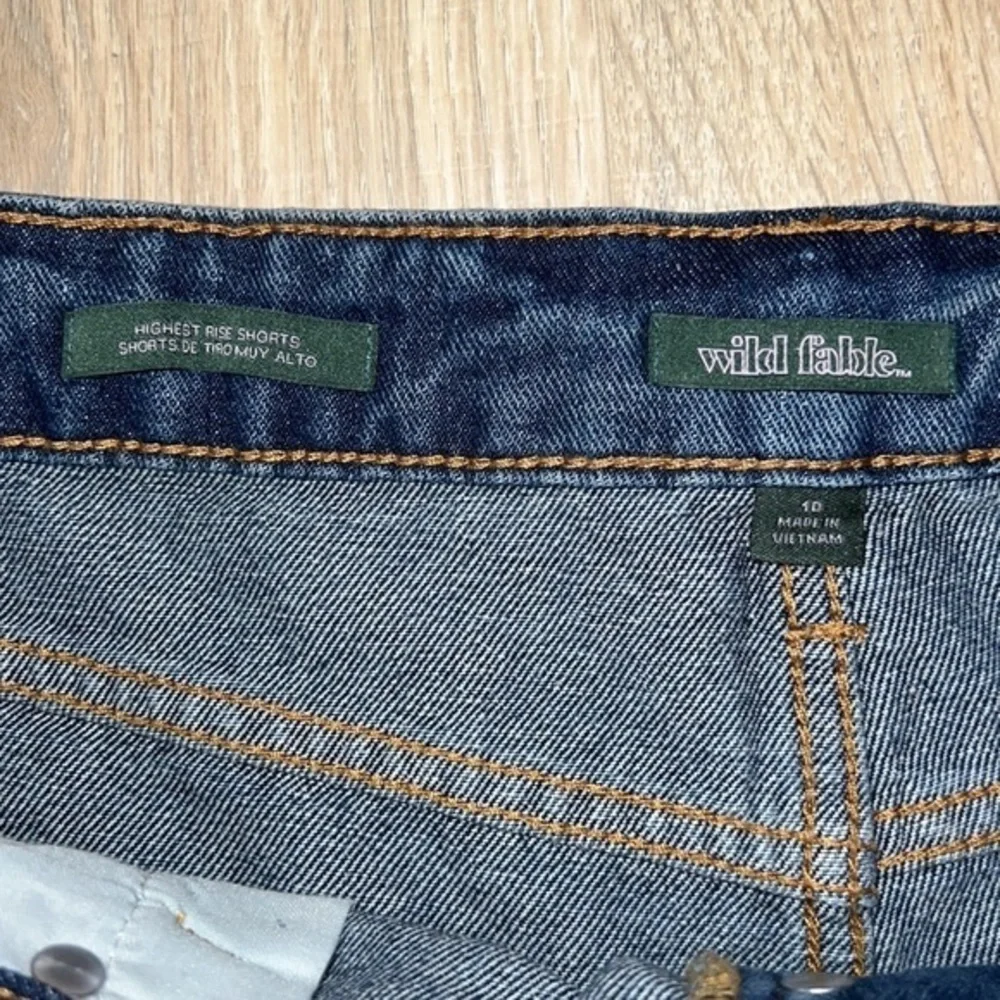 Ripped denim‎ mom shorts